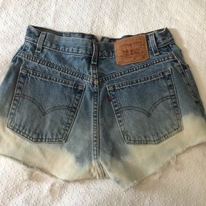 Levi cut off shorts. Ombré detail